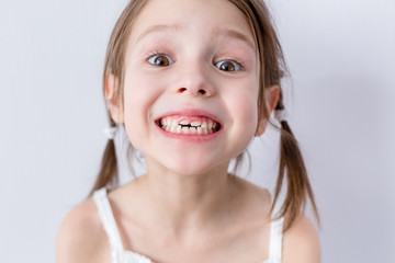 Close up portrait of preschooler girl with wide smile - obrazy, fototapety, plakaty