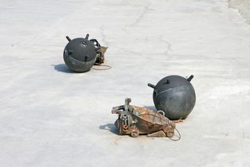 Naval mines