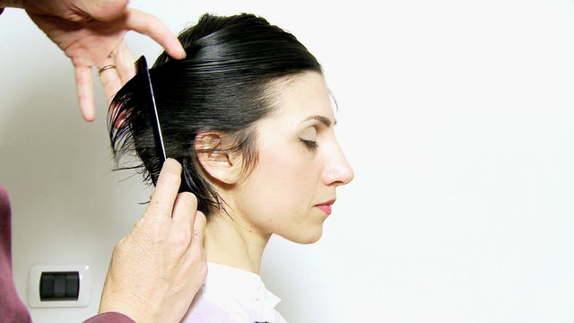 Cutting woman hair with razor
