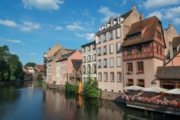 Fototapeta na wymiar Typical medieval houses along the Ill river in Strasbourg