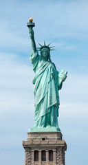 Obraz premium Statue of Liberty against the blue sky