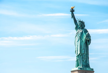 Obraz premium Statue of Liberty against the blue sky