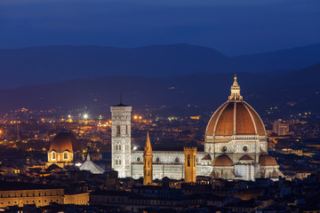 Fototapeta na wymiar Santa Maria del Fiore, the Florence Duomo at sunset