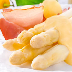 asparagus with sauce hollandaise