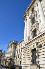 Fototapeta na wymiar Karlsplatz, Münich, palais de Justice