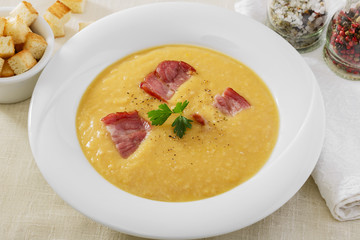 pea soup with bacon