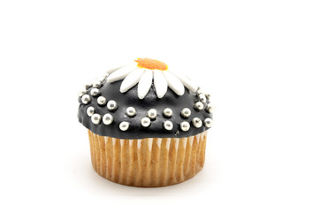 chocolate cupcake with a daisy
