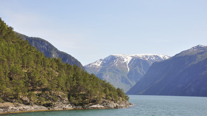 Fototapeta na wymiar Laerdalfjord, Laerdal, Fischerdorf, Fähre, Sommer, Norwegen