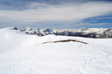 Fototapeta na wymiar Majestic alpine arc
