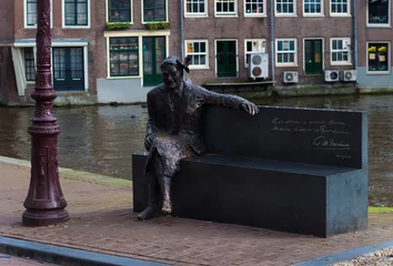 Wandcirkels tuinposter statue in amsterdam © hansenn