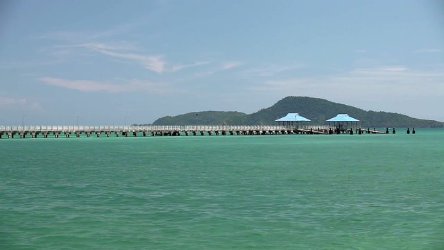 Пирс в море