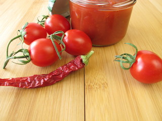 Scharfe Tomaten Konfitüre mit Chili