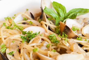 Spaghetti Vongole with Chilli and ingredients