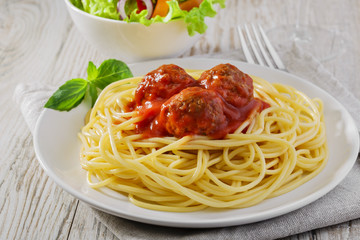 spaghetti with meatballs sauce