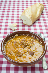 Alubias con chorizo y carne de cerdo