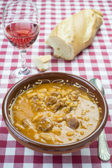 Alubias con chorizo y carne de cerdo
