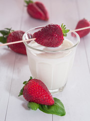 Erdbeeren mit Milch