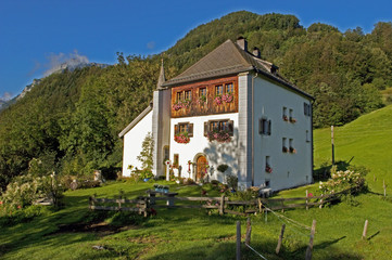 Fototapeta na wymiar Schlösschen Beroldingen, Uri, Schweiz