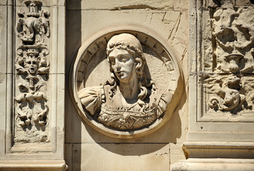 Ayuntamiento de Sevilla, decoración renacentista de la fachada