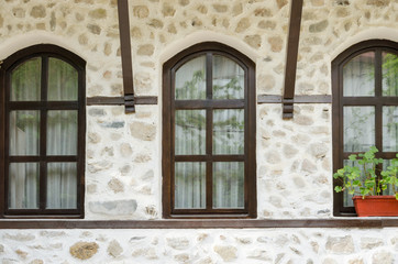 Fototapeta na wymiar Stare kamienne ściany i okna, Melnik, Bułgaria
