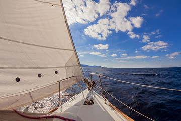 Obraz premium Anchor, forestay and furling drum on the yacht bow in sea