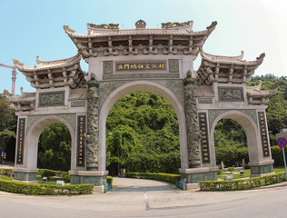 Fototapeta na wymiar Chinese Gate in Macau