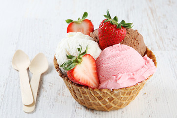ice cream - 64065762