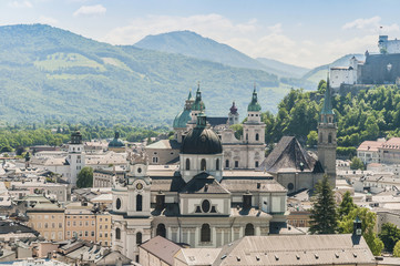 Fototapeta na wymiar Salzburg widok ogólny od Mönchsberg punktu widzenia, Austria