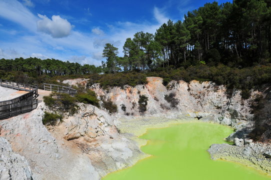Lac de soufre &agrave;  Wai-e-Tapu