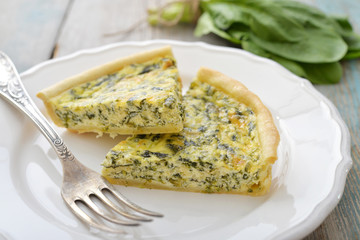 French quiche pie with spinach