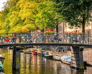 Fotobehang Gracht in Amsterdam © sborisov