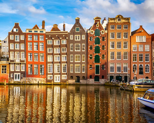 Naklejka premium Stare budynki w Amsterdamie