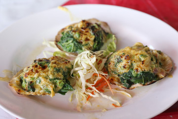 Baked spinach with cheese set on the shell