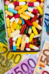 Tabletten, Einkaufswagen, Euroscheine