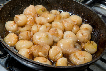 Padella di cipolline in agrodolce