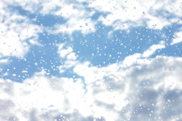 regentropfen fenster scheibe wolken