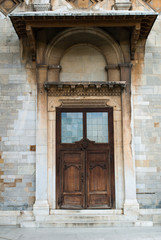 Fototapeta na wymiar Katedra w Pizie z drzwi, ozdoby, płaskorze¼by i rze¼by