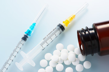 Syringes and spilled tablets. Clean and bright medicine image.