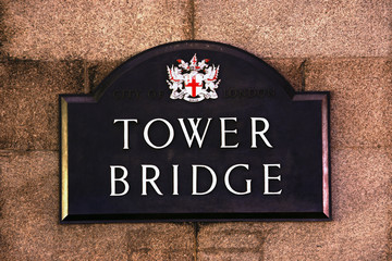Fototapeta premium Street Sign of Tower Bridge