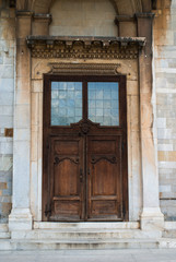 Fototapeta na wymiar Katedra w Pizie z drzwi, ozdoby, płaskorze¼by i rze¼by