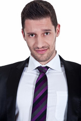 Business Mann blickt skeptisch Porträt