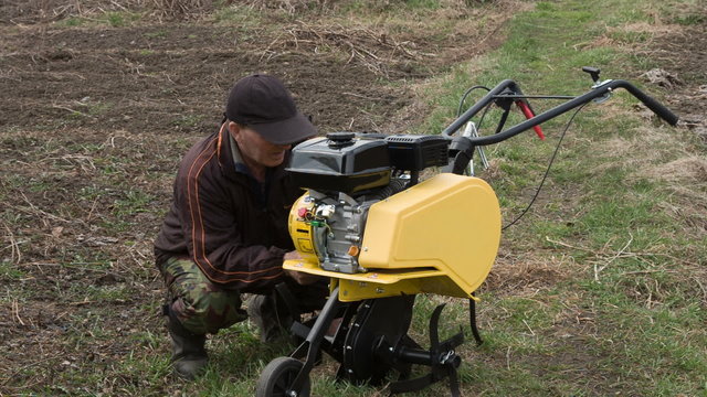 man to start the cultivator motor