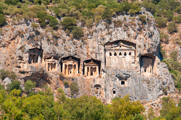 Fototapeta na wymiar Starożytne grobowce Lycian - architektura w górach Turcji