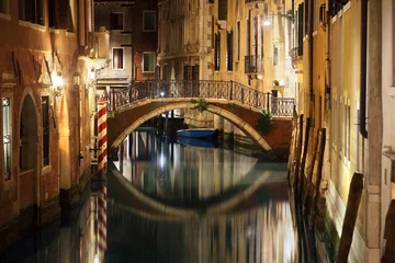 Abwaschbare Fototapete Venedig Venedig Brücke und Kanal bei Nacht