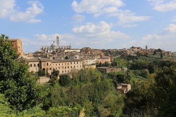 Fototapeta na wymiar Architektura Włoch. Siena - największy ośrodek turystyczny