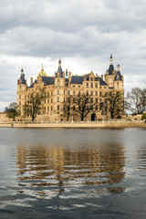 Fototapeta na wymiar słynny zamek Schwerin, Niemcy