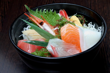 彩り海鮮丼
