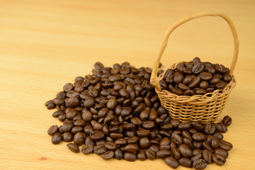 Scattered on the table roasted coffee