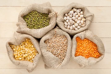 Rolgordijnen hessian bags with cereal grains © chamillew