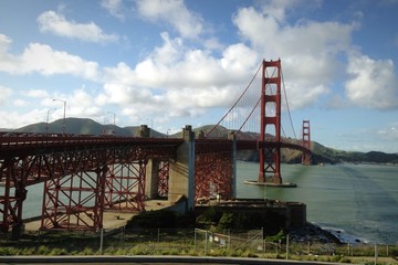 Golden Gate Bridge during sunny day
